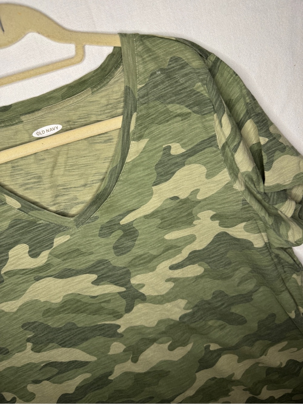Old Navy Green Camo Short Sleeve V-Neck Tee - XL Tall